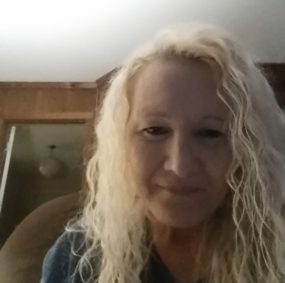 Meet your Posher, Lara - Picture 1 of 1